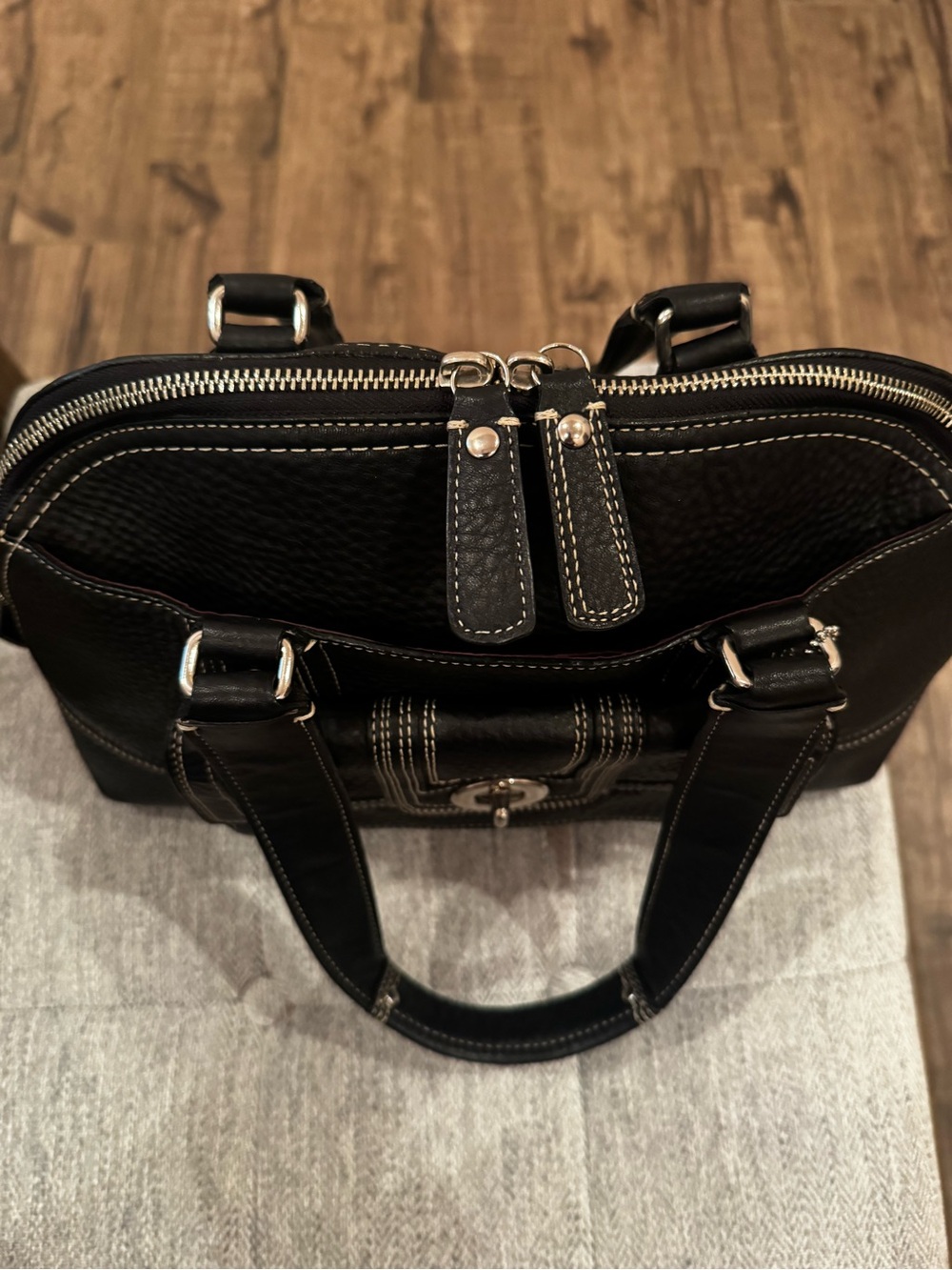 PRE-LOVED ,and  like new, , Coach Hampton  black Pebbled Leather Domed  satchel - Picture 4 of 11
